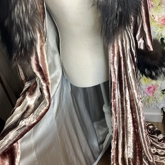 Pamela Dennis Brown Velvet Coat with Fox Fur Trim - Picture 12 of 12